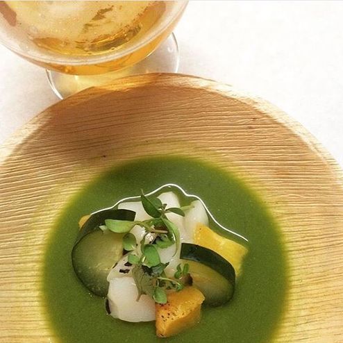 We love when @bklynhousechef  of @brooklynbrewery cooks for us.  Scallop Crudo	charred pineapple | herb jus | cucumber | Cholula pineapple emulsion #brooklynmash #austinmash #austin #dinnerlab 📷: @broylesa